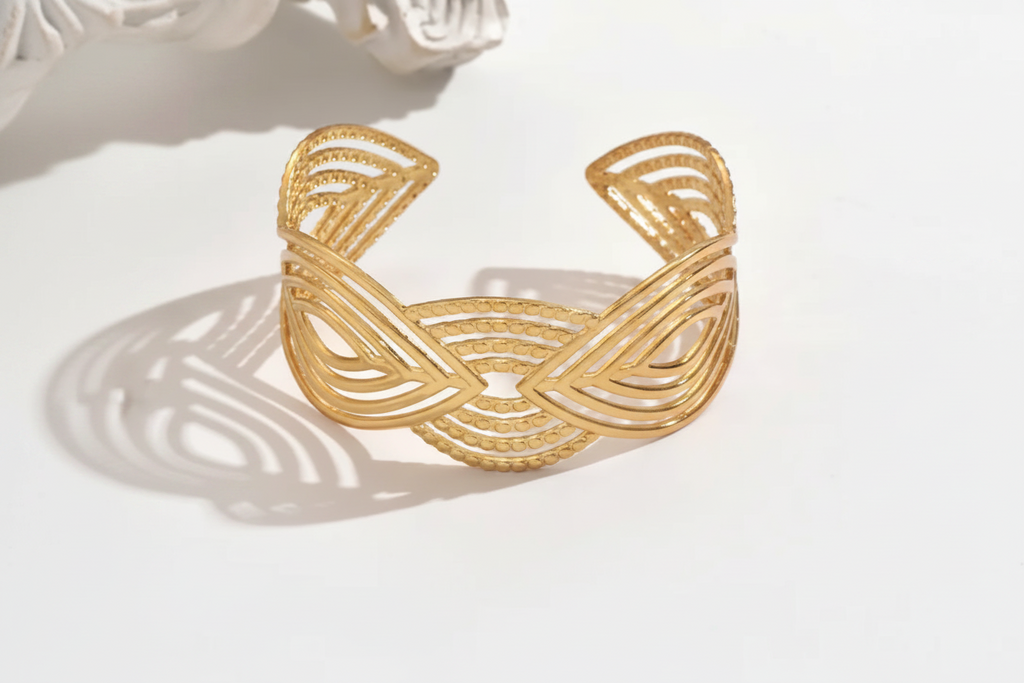 Éclat Croisé — Bracelet Doré Chic