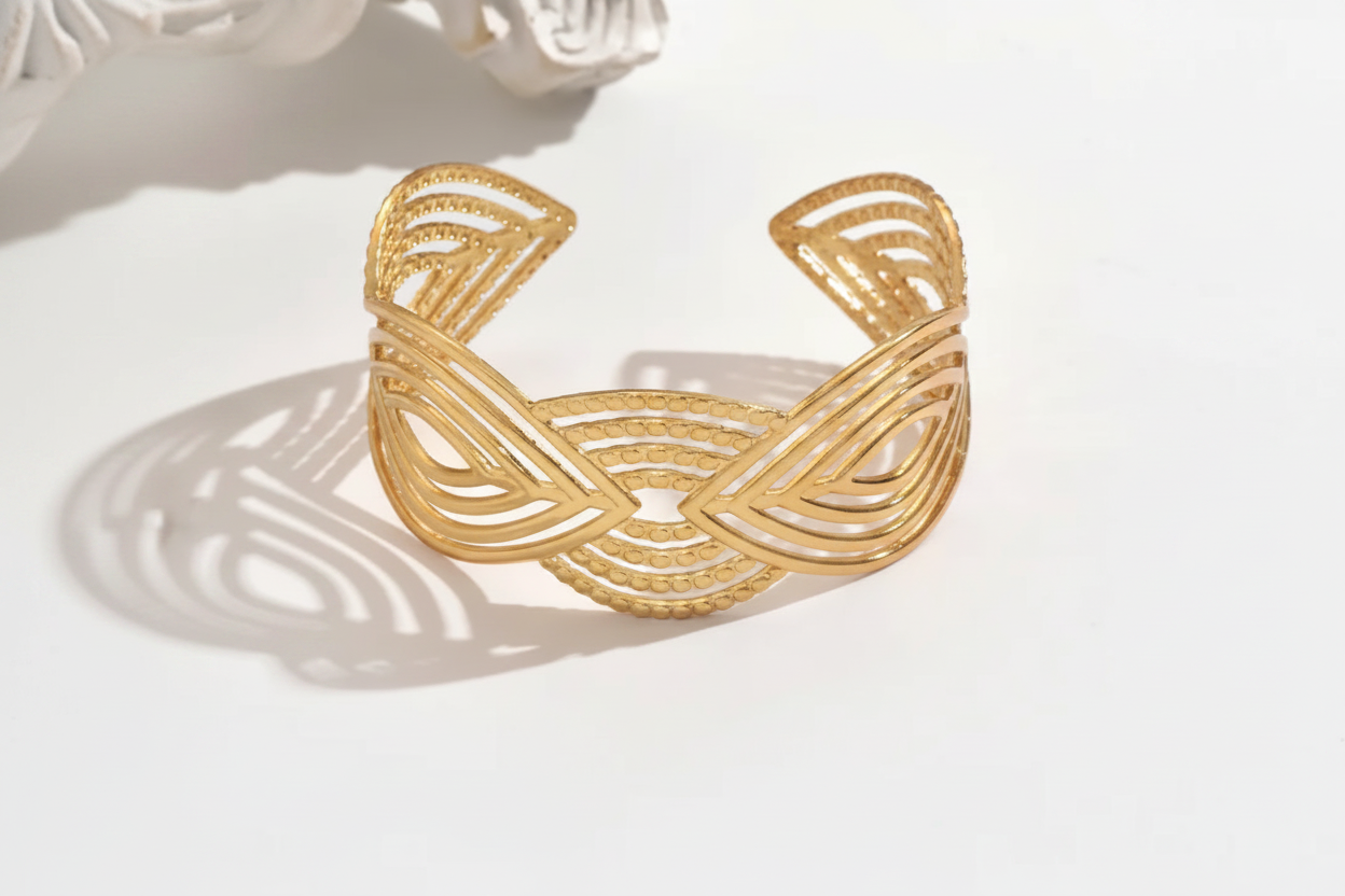 Éclat Croisé — Bracelet Doré Chic
