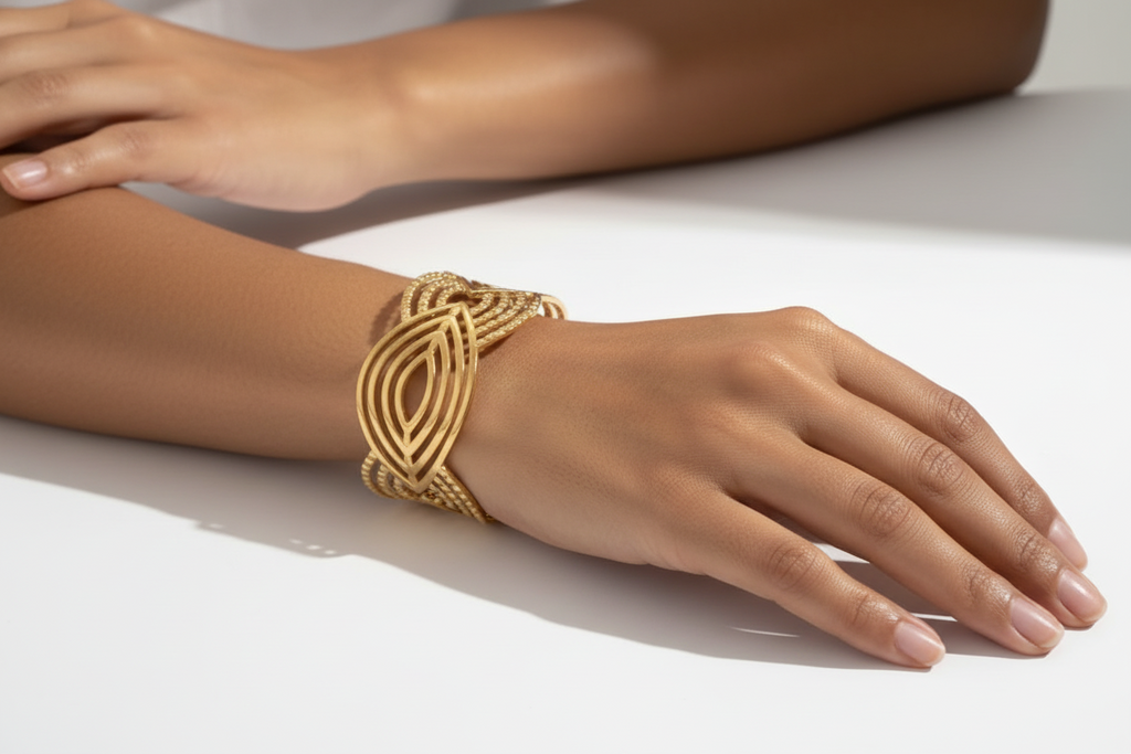 Éclat Croisé — Bracelet Doré Chic